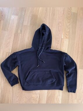Women’s black cropped hooded sweatshirt Size L